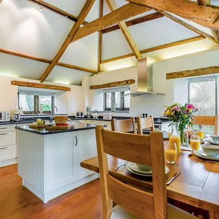 4 Bed In Looe 90933 *