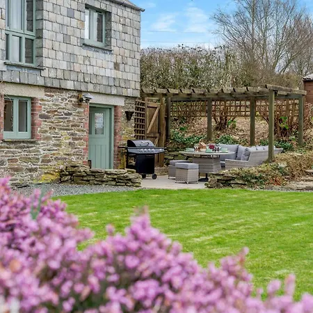 4 Bed In Looe 90933 Holiday home