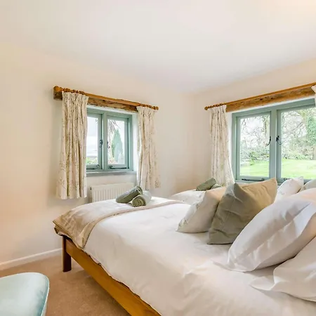 4 Bed In Looe 90933 Saint Keyne