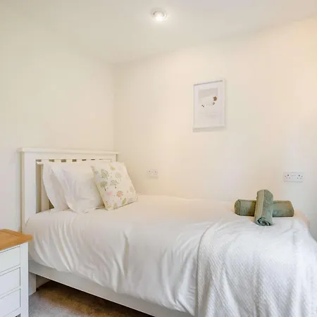 4 Bed In Looe 90933 Holiday home