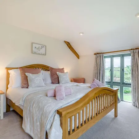 4 Bed In Looe 90933 * Saint Keyne
